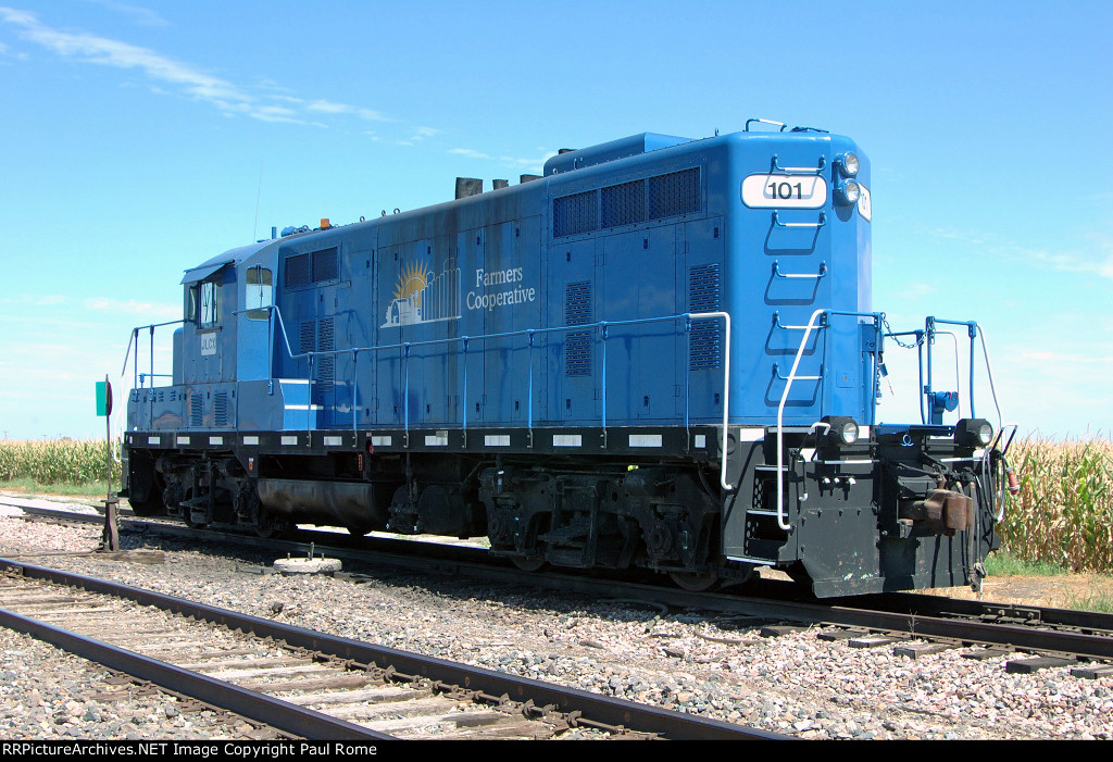 JLCX 101, EMD GP7, ex CNW 4287, ex CNW 1589, working at Farmers Cooperative